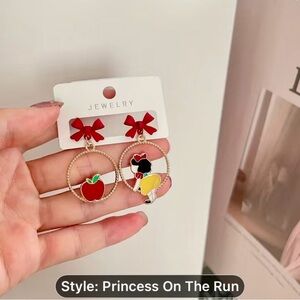 DISNEY I SPIRED SNOW WHITE EARRINGS